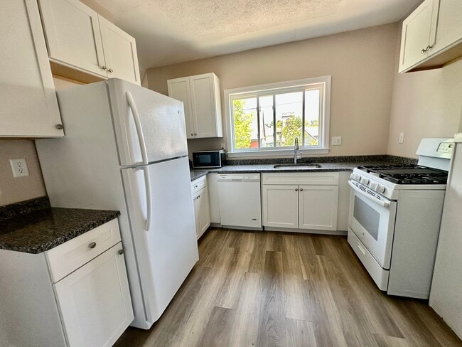 43 Curtis St, Unit 2 in Somerville, MA - Building Photo - Building Photo