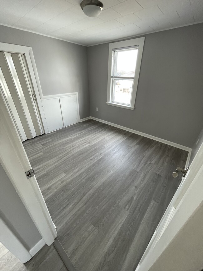 24 Sharp St, Unit 2ndfloor in Dartmouth, MA - Building Photo - Building Photo