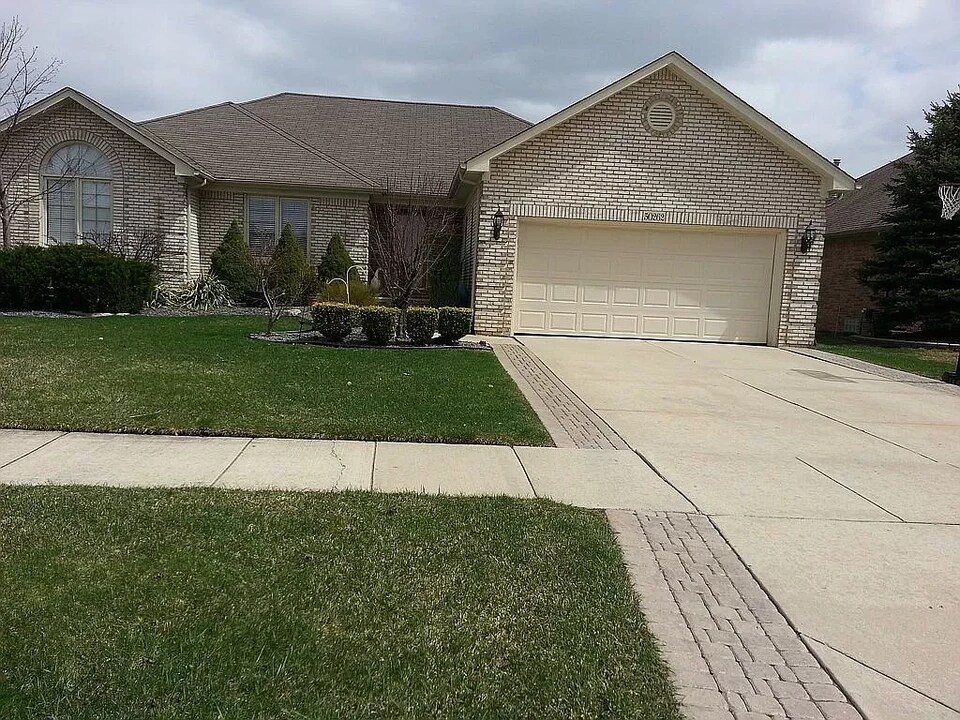 50262 Barrett Dr in Macomb, MI - Building Photo
