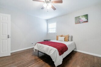 3883 Adamsville Dr SW in Atlanta, GA - Building Photo - Building Photo
