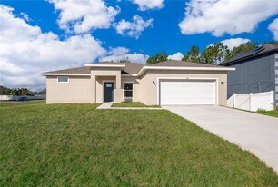600 Rosaro Ct in Poinciana, FL - Building Photo