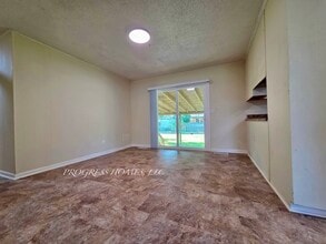 327 Larkwood Dr SW in Decatur, AL - Building Photo - Building Photo