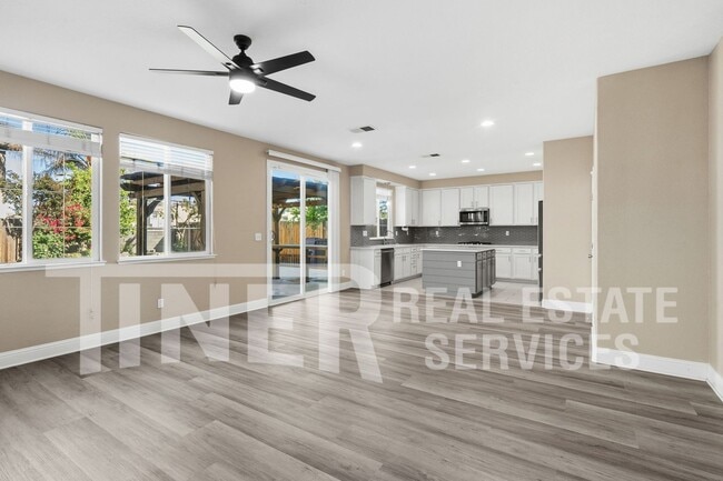 5444 Noyack Way in Sacramento, CA - Building Photo - Building Photo