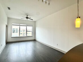 2111 Westheimer Rd in Houston, TX - Building Photo - Building Photo