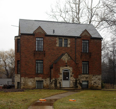 4004 W Bancroft St in Toledo, OH - Foto de edificio - Building Photo