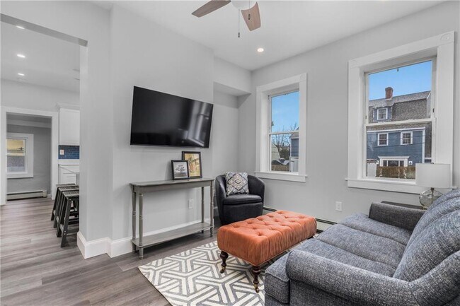 10 Braman St in Newport, RI - Building Photo - Building Photo