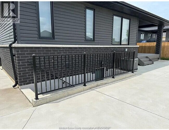 104 Lambert St in Amherstburg, ON - Building Photo - Building Photo