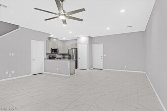 3297 Pergusa Dr in Henderson, NV - Building Photo - Building Photo