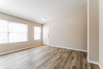 3034 W Melinda Ln in Phoenix, AZ - Foto de edificio - Building Photo