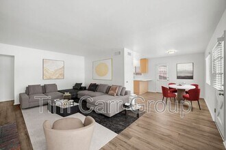375 Woodland Pl in Costa Mesa, CA - Building Photo - Building Photo