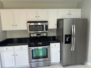 1316 Darnell Dr in Mundelein, IL - Building Photo - Building Photo