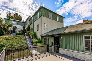 683 Levering Ave in Los Angeles, CA - Building Photo