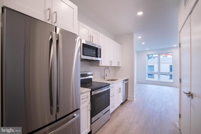 property at 1325 N Lee St