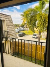 31 Lake Arbor Dr in Palm Springs, FL - Building Photo - Building Photo