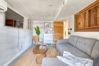 1616 NW Northrup St in Portland, OR - Foto de edificio - Building Photo