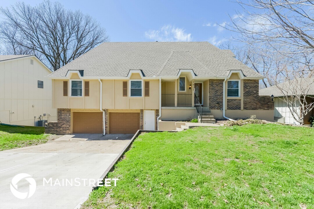 7912 N Michigan Ave in Kansas City, MO - Building Photo