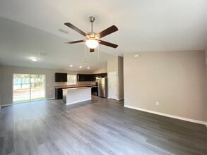 8383 SW 204th Ct in Dunnellon, FL - Building Photo - Building Photo