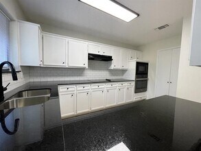 3502 Hialeah Dr in Arlington, TX - Building Photo - Building Photo