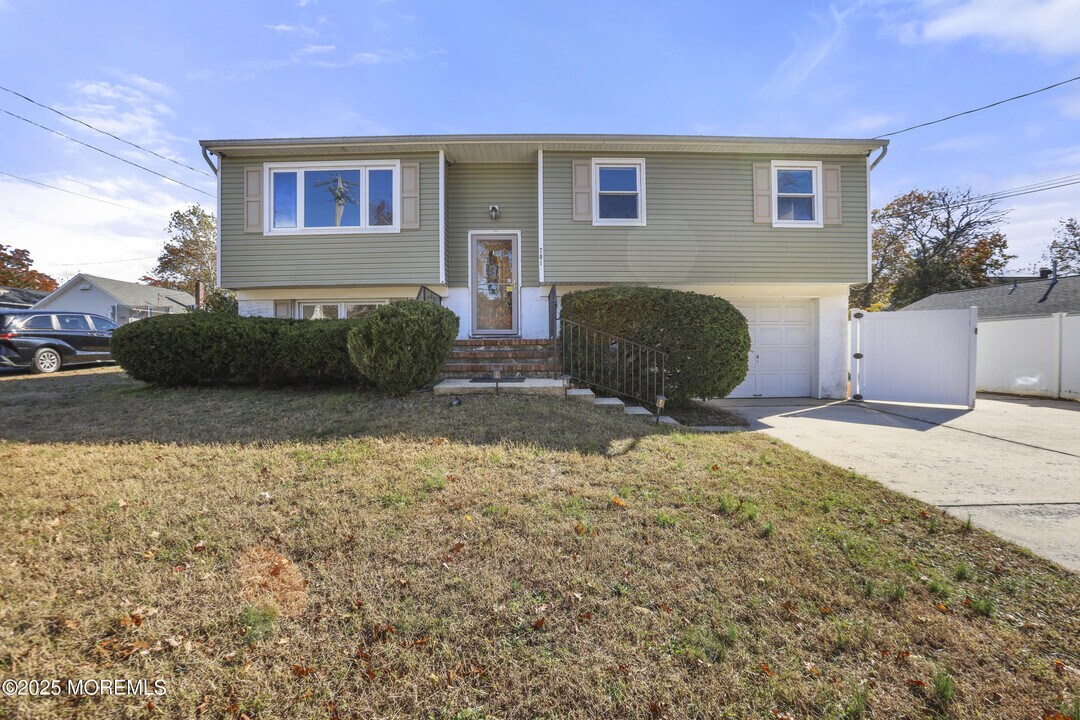 701 Beach Ave in Beachwood, NJ - Building Photo
