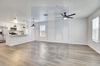 4500 Acers Ln in Austin, TX - Building Photo - Building Photo