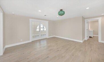 3000 Beach Blvd S in Gulfport, FL - Building Photo - Building Photo