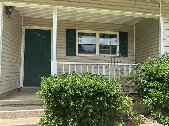 property at 1417 N Greenwich Ave