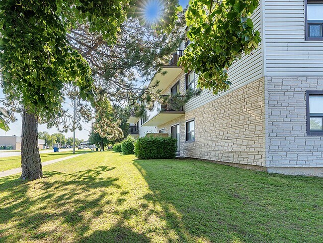 The Huron Apartments in Saugeen Shores, ON - Building Photo - Building Photo