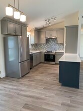 1425 Mixon Dr in Fort Walton Beach, FL - Building Photo - Building Photo