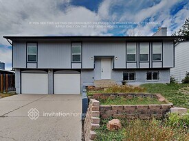 2453 Garden Way in Colorado Springs, CO - Building Photo