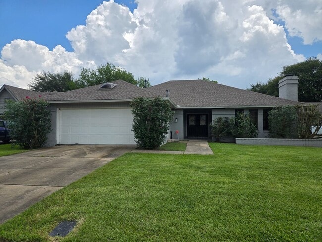 property at 610 Woodlake Cir