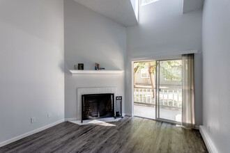 EPERNAY APARTMENTS in Colorado Springs, CO - Foto de edificio - Interior Photo