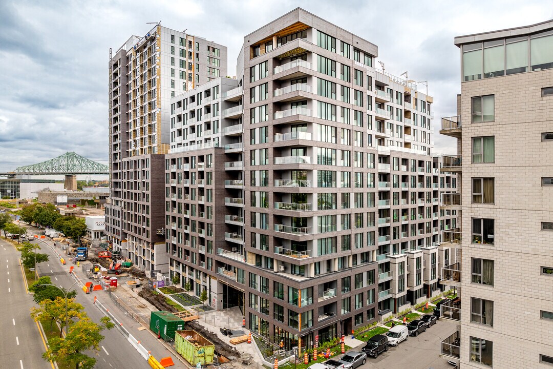 Auguste & Louis Condominiums in Montréal, QC - Building Photo