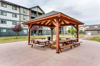 King's Heights in Airdrie, AB - Building Photo - Building Photo