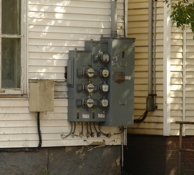 196 Park St in Lewiston, ME - Foto de edificio - Building Photo