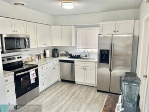5151 Garfield Rd in Delray Beach, FL - Foto de edificio - Building Photo