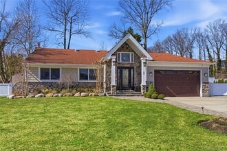24 Green Dr in Roslyn, NY - Building Photo - Building Photo