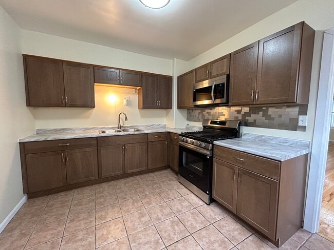 2820 N New England Ave in Chicago, IL - Building Photo - Building Photo