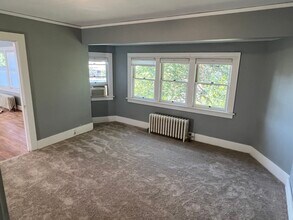 412 John Adams St, Unit #4 2nd floor West in Oregon City, OR - Foto de edificio - Building Photo