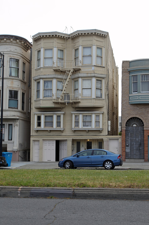 527 Dolores St in San Francisco, CA - Building Photo