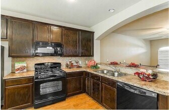 49 Woodland Hills Dr, Unit B in Conroe, TX - Building Photo - Building Photo