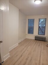 525 Chauncey St, Unit 2nd floor in Brooklyn, NY - Building Photo - Building Photo