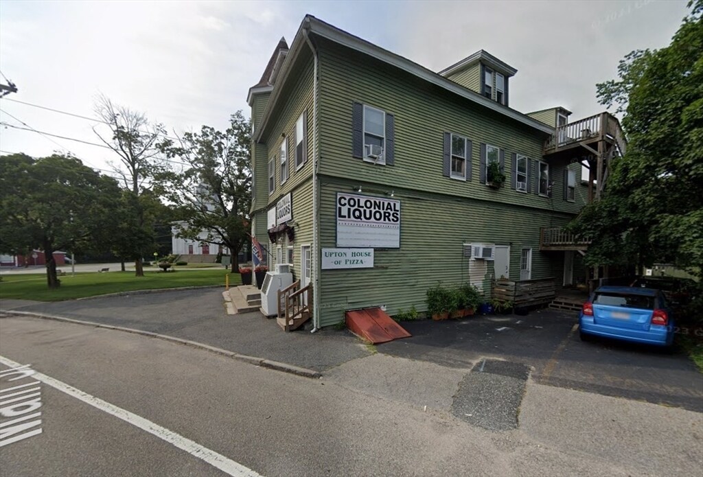 6 Milford St in Upton, MA - Building Photo
