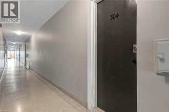 37 Mericourt Rd in Hamilton, ON - Building Photo - Building Photo