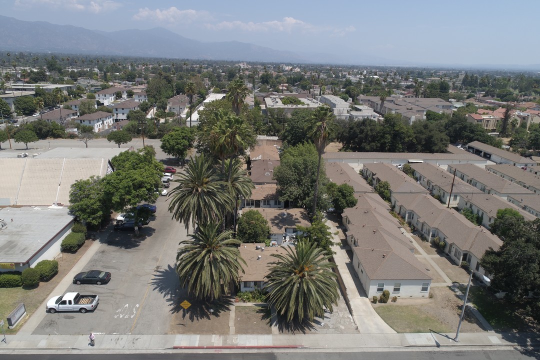 304-306 S Chapel Ave in Alhambra, CA - Building Photo