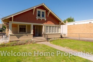 512 S College Ave in College Place, WA - Building Photo