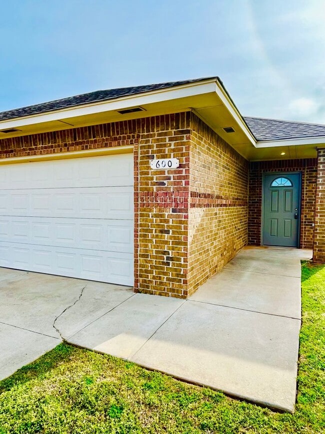 property at 600 Rosemoor Ct