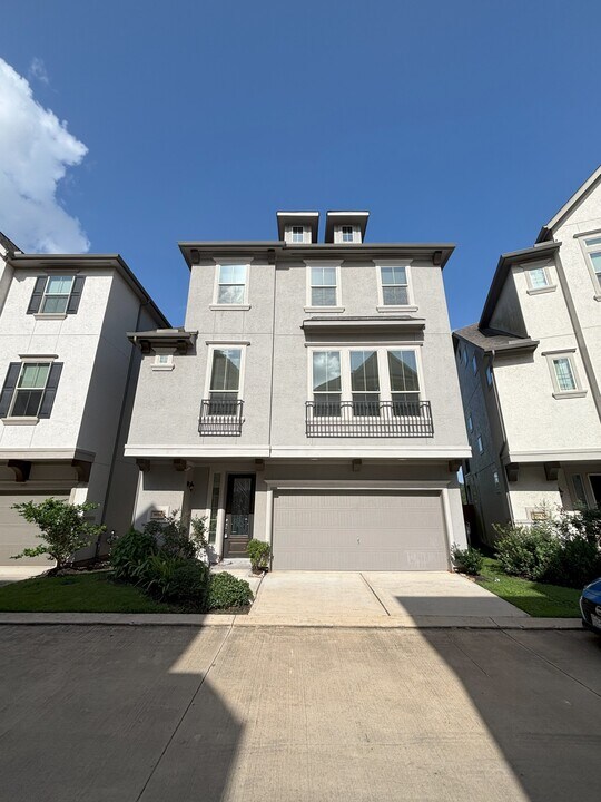 9611 Knights Station Dr in Houston, TX - Building Photo