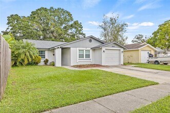 2917 Burr Oak Dr in Tampa, FL - Building Photo - Building Photo