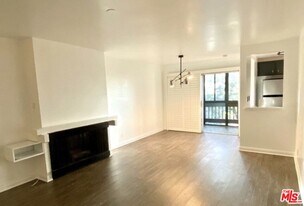 10205 Summertime Ln in Culver City, CA - Building Photo