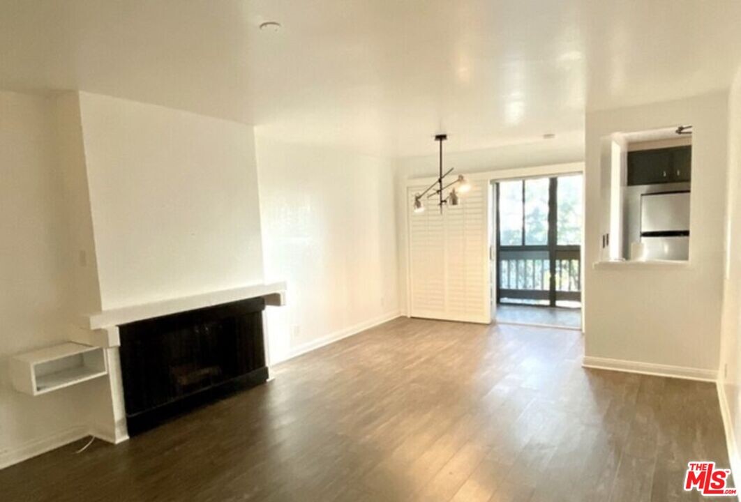 10205 Summertime Ln in Culver City, CA - Building Photo